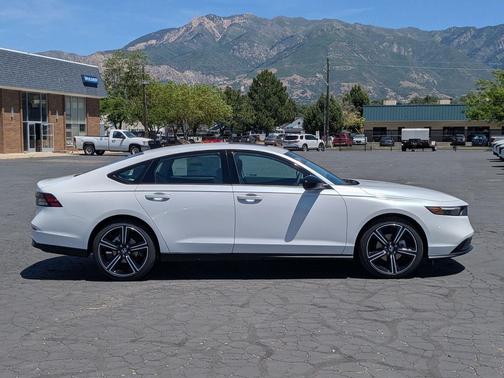Platinum White Pearl 2026 Honda Accord SE