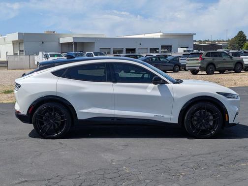 Star White Metallic Tri-Coat 2022 Ford Mustang Mach-E Premium