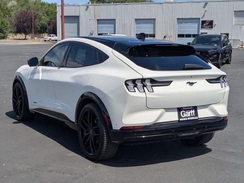 Star White Metallic Tri-Coat 2022 Ford Mustang Mach-E Premium
