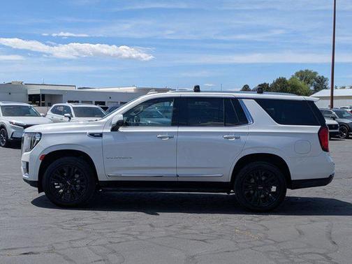 White Frost Tricoat 2021 GMC Yukon SLT