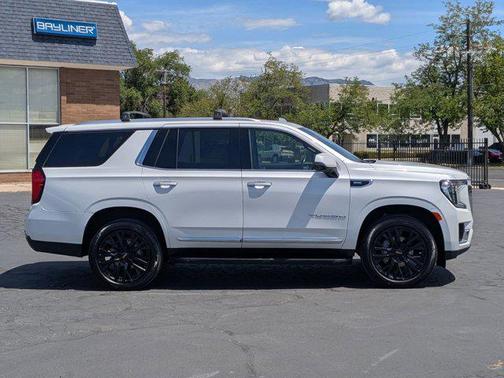 White Frost Tricoat 2021 GMC Yukon SLT
