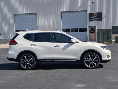 Pearl White 2017 Nissan Rogue SL