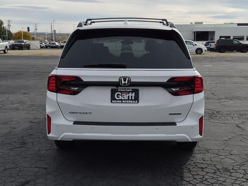 Platinum White Pearl 2027 Honda Odyssey Touring