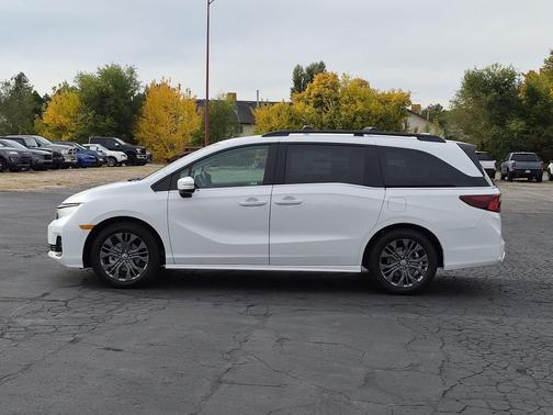 Platinum White Pearl 2027 Honda Odyssey Touring