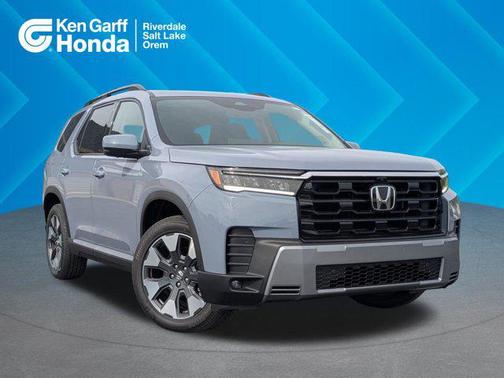 Sonic Gray Pearl 2026 Honda Pilot Touring 8-Passenger