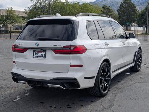 Mineral White Metallic 2022 BMW X7 xDrive40i
