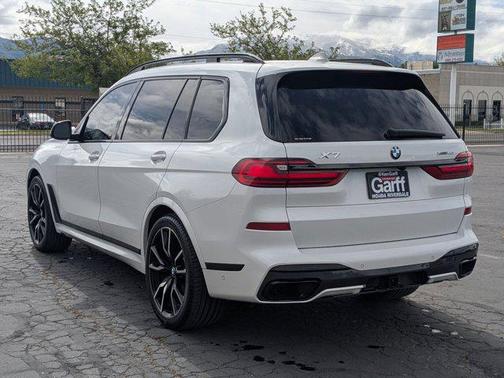 Mineral White Metallic 2022 BMW X7 xDrive40i