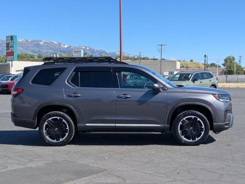 Modern Steel Metallic 2026 Honda Pilot Touring 8-Passenger