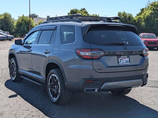 Modern Steel Metallic 2026 Honda Pilot Touring 8-Passenger