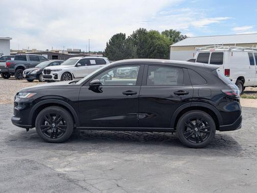 Crystal Black Pearl 2027 Honda HR-V Sport