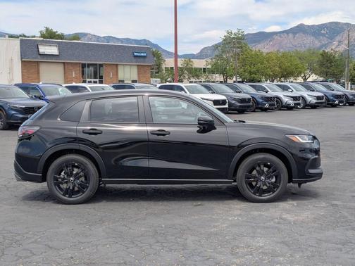 Crystal Black Pearl 2027 Honda HR-V Sport