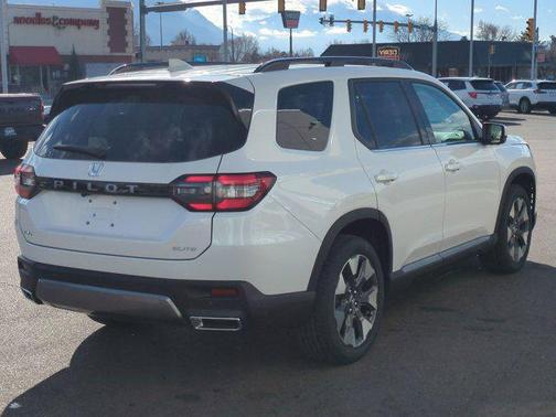 Platinum White Pearl 2026 Honda Pilot Elite