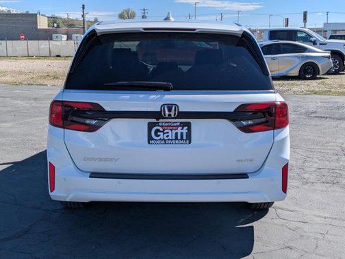 Platinum White Pearl 2026 Honda Odyssey Elite