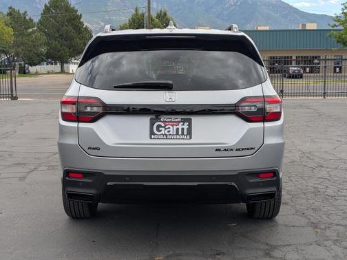 Solar Silver Metallic 2026 Honda Pilot Black Edition