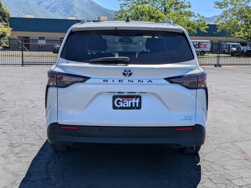 Wind Chill Pearl 2024 Toyota Sienna XLE