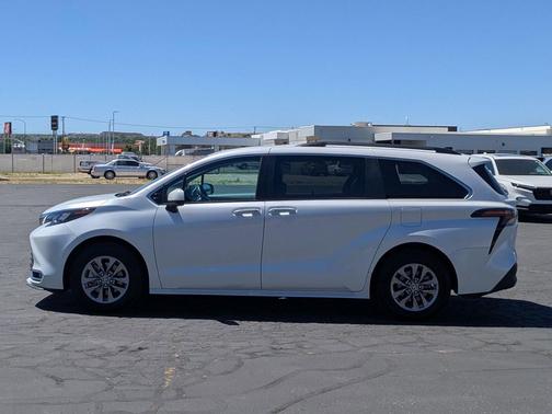 Wind Chill Pearl 2024 Toyota Sienna XLE
