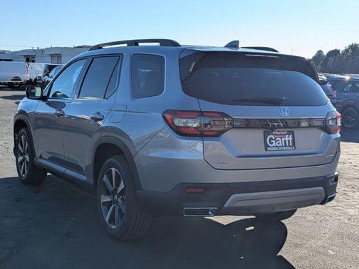 2025 Honda Pilot Touring 8-Passenger