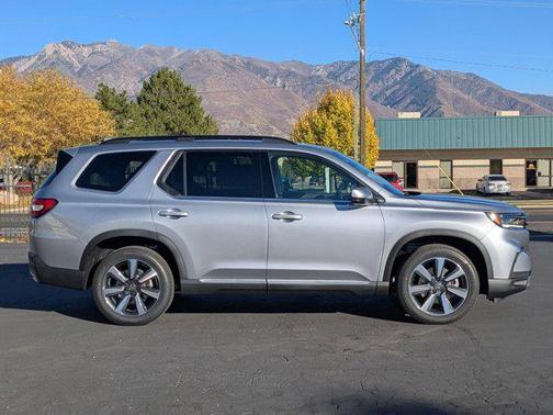 2025 Honda Pilot Touring 8-Passenger