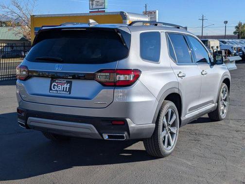 2025 Honda Pilot Touring 8-Passenger