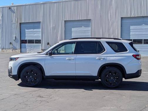 Platinum White Pearl 2026 Honda Pilot Black Edition