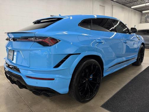 2023 Lamborghini Urus S