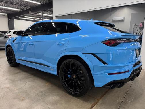 2023 Lamborghini Urus S