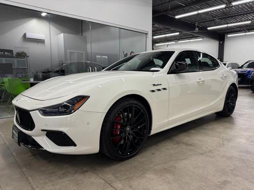 2022 Maserati Ghibli Modena Q4