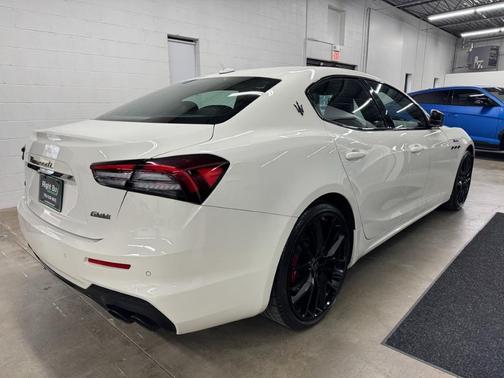 2022 Maserati Ghibli Modena Q4