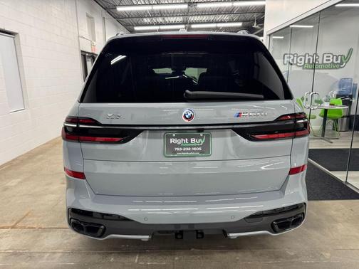 2023 BMW X7 M60i