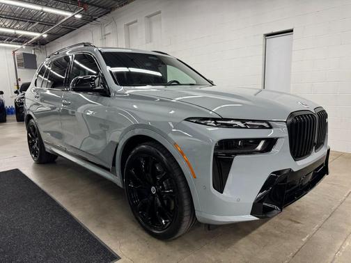 2023 BMW X7 M60i