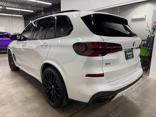 2025 BMW X5 M60i