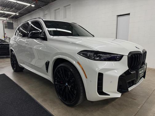 2025 BMW X5 M60i