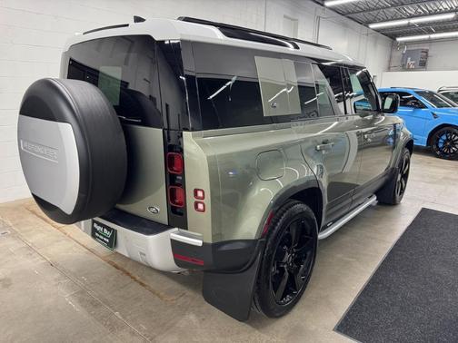 2022 Land Rover Defender 110 SE