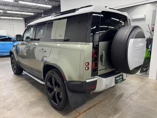 2022 Land Rover Defender 110 SE