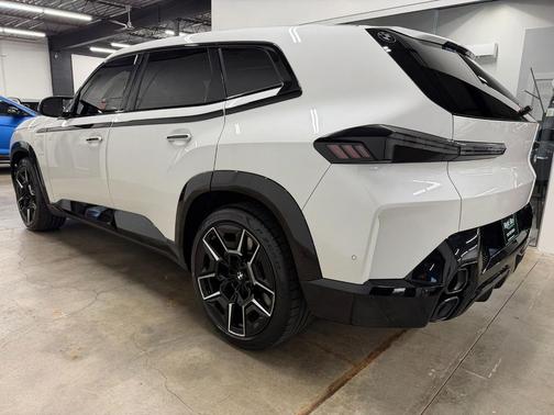 2023 BMW XM Base