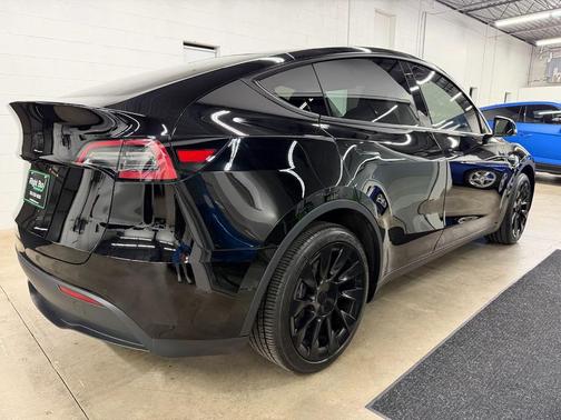 2022 Tesla Model Y Long Range Dual Motor All-Wheel Drive