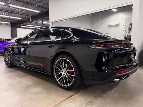 2022 Porsche Panamera 4S Executive