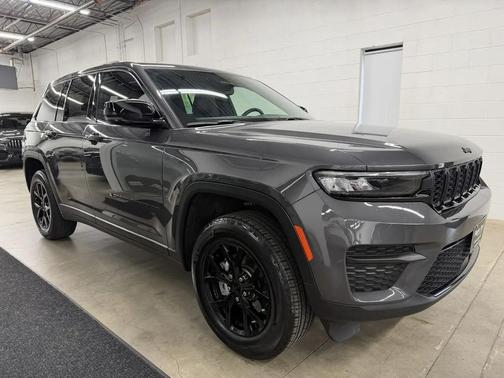Baltic Gray Metallic Clearcoat 2024 Jeep Grand Cherokee Altitude
