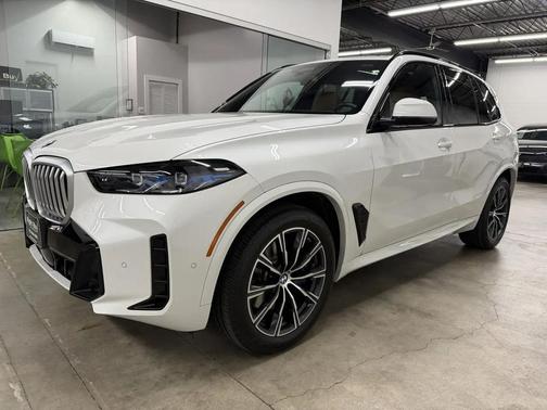 Mineral White Metallic 2024 BMW X5 xDrive40i
