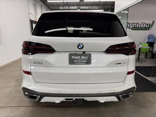 Mineral White Metallic 2024 BMW X5 xDrive40i