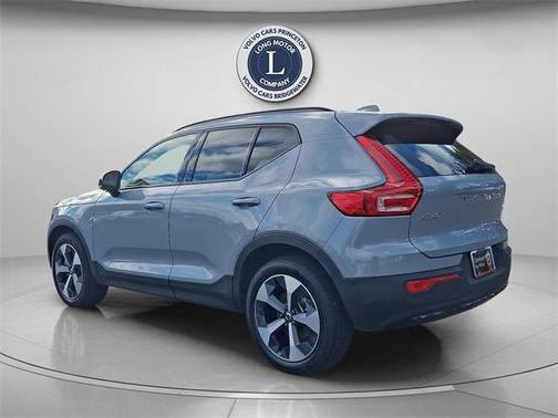2025 Volvo XC40 B5 Plus Dark Theme