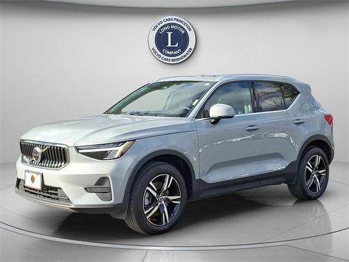 2025 Volvo XC40 B5 Core Bright Theme