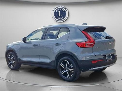 2025 Volvo XC40 B5 Core Bright Theme