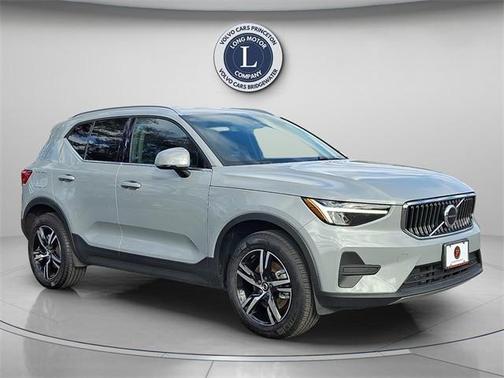 2025 Volvo XC40 B5 Core Bright Theme