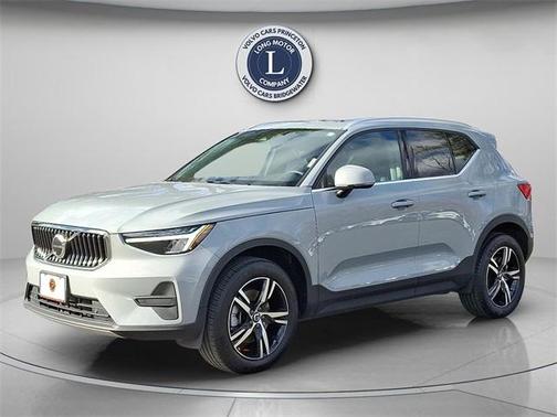 2025 Volvo XC40 B5 Core Bright Theme