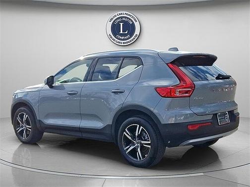 2025 Volvo XC40 B5 Core Bright Theme