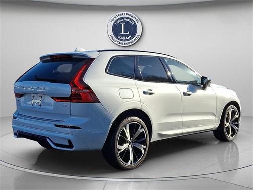 2024 Volvo XC60 Recharge Plug-In Hybrid T8 Ultimate Dark Theme