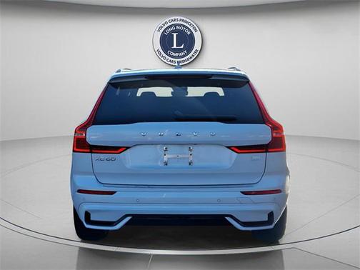2024 Volvo XC60 Recharge Plug-In Hybrid T8 Ultimate Dark Theme