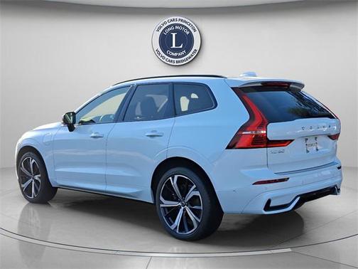 2024 Volvo XC60 Recharge Plug-In Hybrid T8 Ultimate Dark Theme