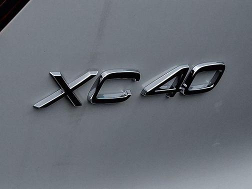 Crystal White 2026 Volvo XC40 B5 Core